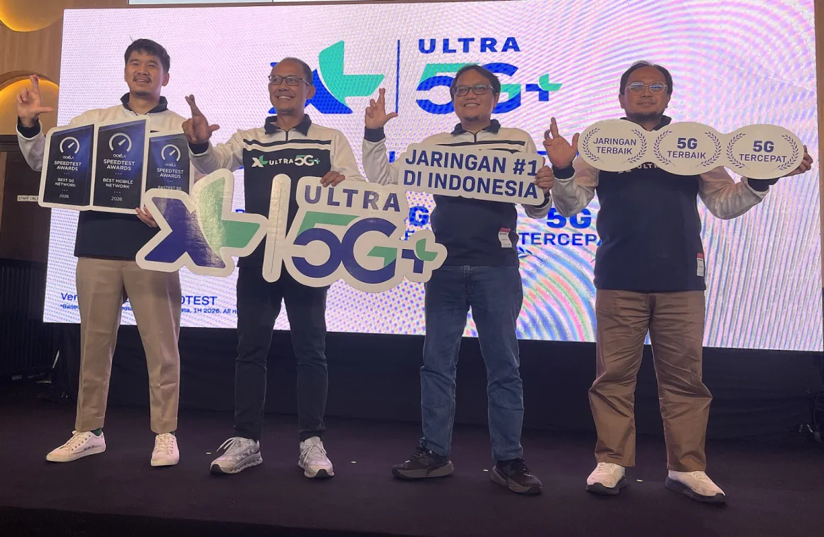 Ket. Foto (Ki-Ka): Christ Marcel | Senior VP Brand & Marketing XL XLSMART; Arif Farhan Budiyanto | Senior VP Mobile Sales XLSMART West Java; Faisal Farrid | Senior VP Revenue & GTM XL XLSMART; dan Ahmad Hamzah | GM Fiber Ops Management XLSMART pada Media Update XL Ultra 5G+ di Bandung, Kamis (22/10/2026)